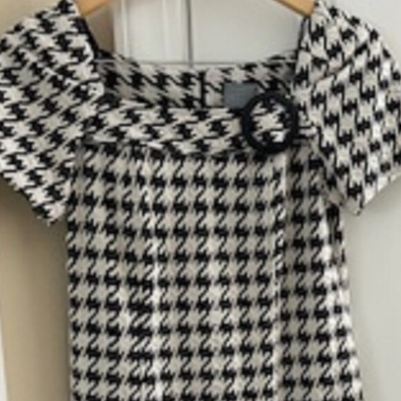 Black & White Dress Brand: Rabbit Size: Petite 8 Short Sleeves Zips in back - Picture 2 of 4